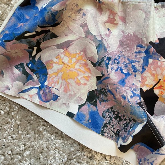 🔥 SALE 🔥 Finders Keepers x FIT Floral Shorts - Picture 8 of 8